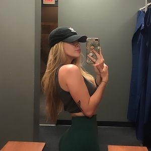 Meet your Posher, Dayami